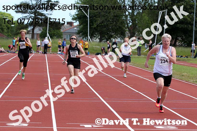 100 metres, North East Masters Champs, Monkton Stadium,  Jarrow. Photo: David T. Hewitson/Sports for All Pics
